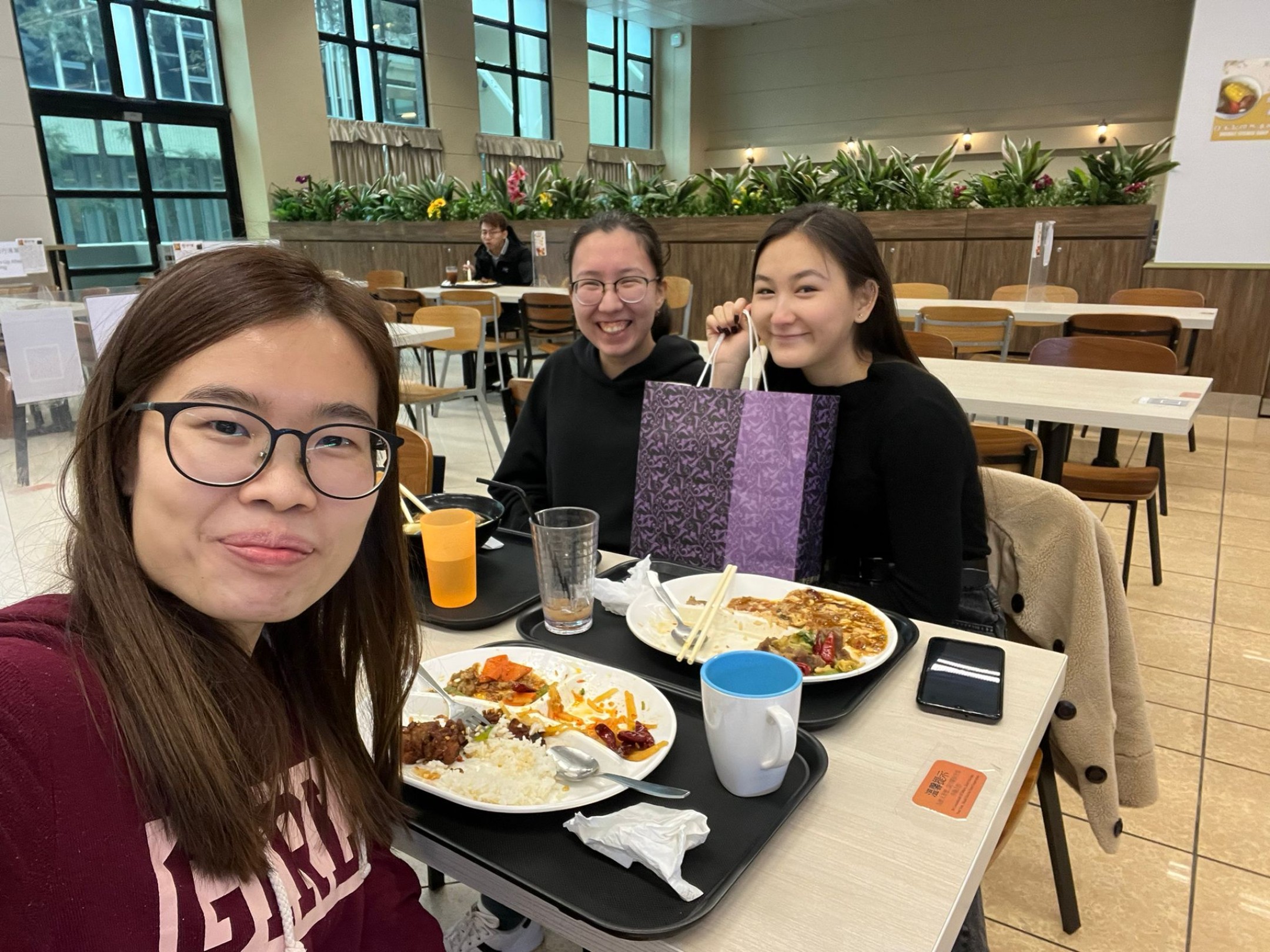 We had a nice meal gathering before the Chinese New Year. I shared with my two host daughters about the traditional customs like going to flower market and visiting relatives at CNY